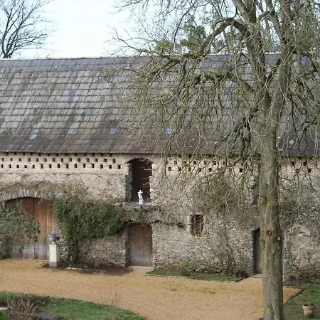 Chateau De La Fresnaye Bed & Breakfast